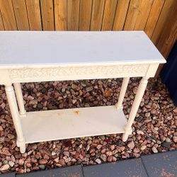 Decoretion White Table