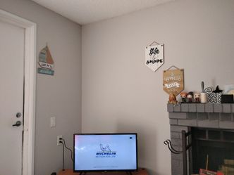 32 inch smart tv with remote and legs