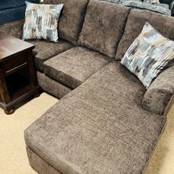 Stylish Reversing Chaise Sectional 