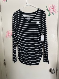 New women’s top size medium