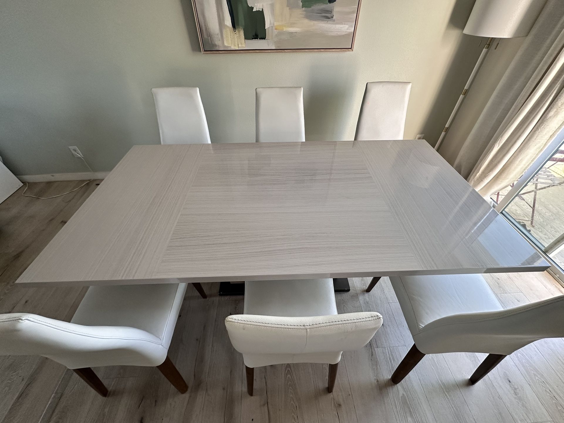 Dania Dining Room table And Chairs