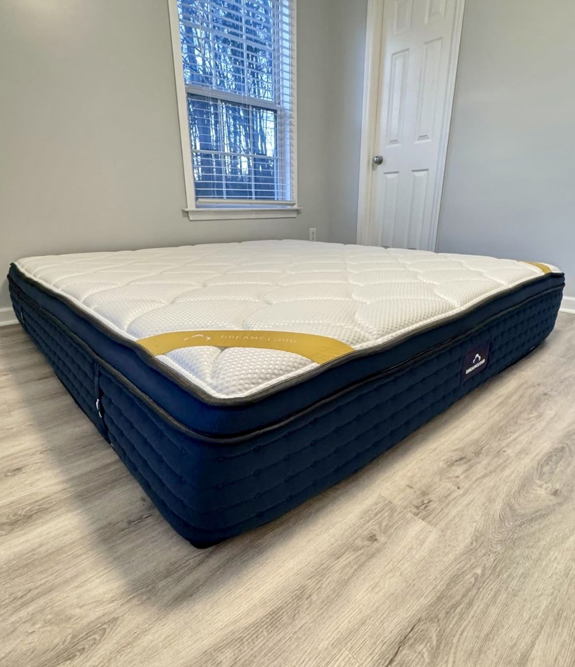 DreamCloud Premier Rest Hybrid King Mattress - Like New