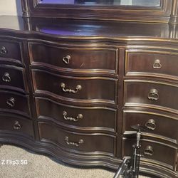 Bedroom SUITE > 7 PIECES AND MIRROR -Now New Lower Price -