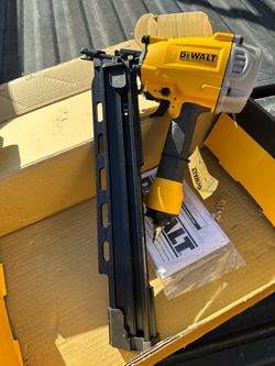 DEWALT 21° Pneumatic Framing Nailer