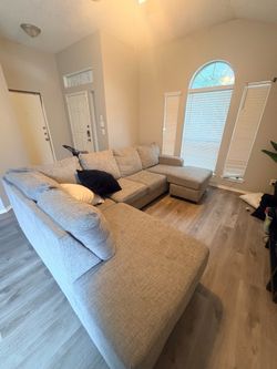 Good condition sectional!