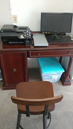 Bombay Computer Desk and Monitor