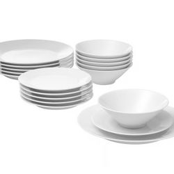 Dishes - 18 Piece Dinner Set
