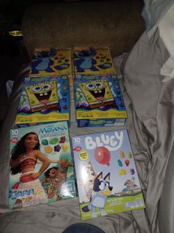 Stitch. SpongeBob. Moana and bluey fruit snacks 10 CT
