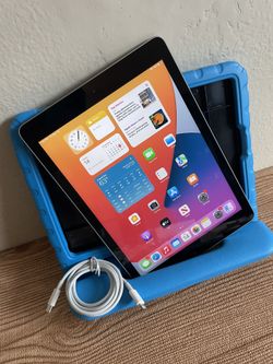 Apple iPad 5th Generation 32GB  with kids protective case & Charger (128gb $170) 