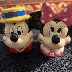 Vtg Mickey & Co Mickey & Minnie Mouse Salt & Pepper Shakers new Disney retro