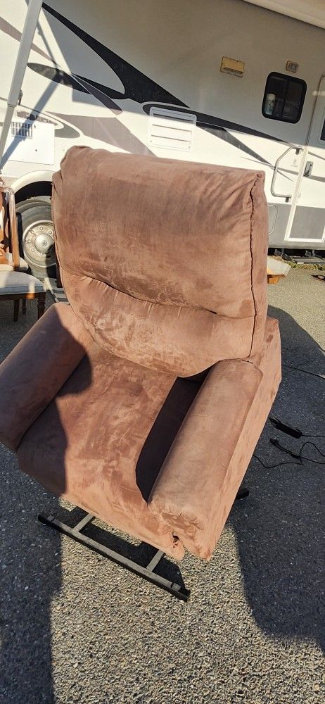 Pride Mobility Lift Assist Recliner Chair FREE DELIVERY