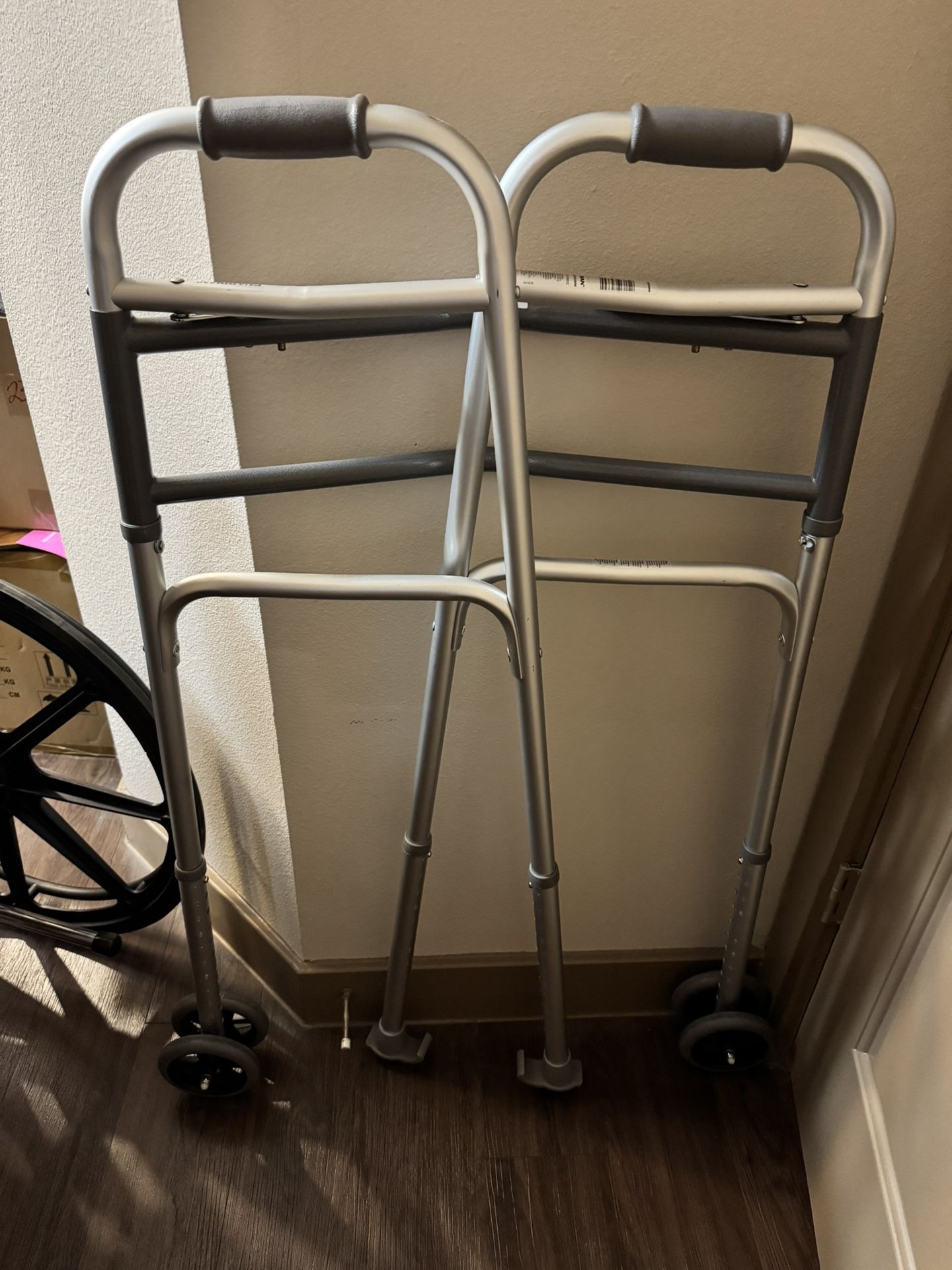 Adjustable Walker with Wheels – Lightweight & Sturdy