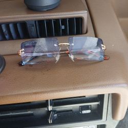 Stylish Gold Detail Rimless Sunglasses - Trendy Look!