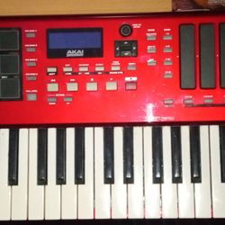 AKAI MAX 49 PRO TOUCHSCREEN EQ KNOBS SYNTH PAD GREAT CONDITION
