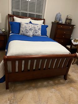 Full size Bed complete w frame and mattress