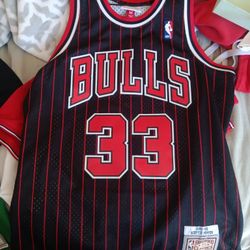 Bulls 1995-96 Scottie Pippen Jersey 