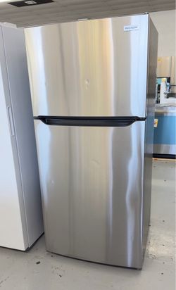 New Frigidaire Apartment Size Refrigerator