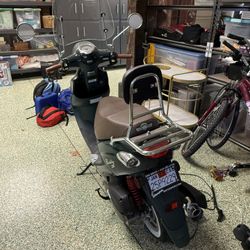 Buddy 170i Gas powered Scooter