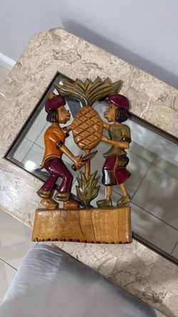 Antigua wooden art