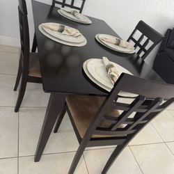 Dinning Table + 4 Chairs 