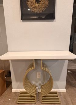 Console and wall decor