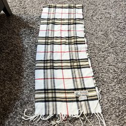 Women’s white and tan plaid scarf