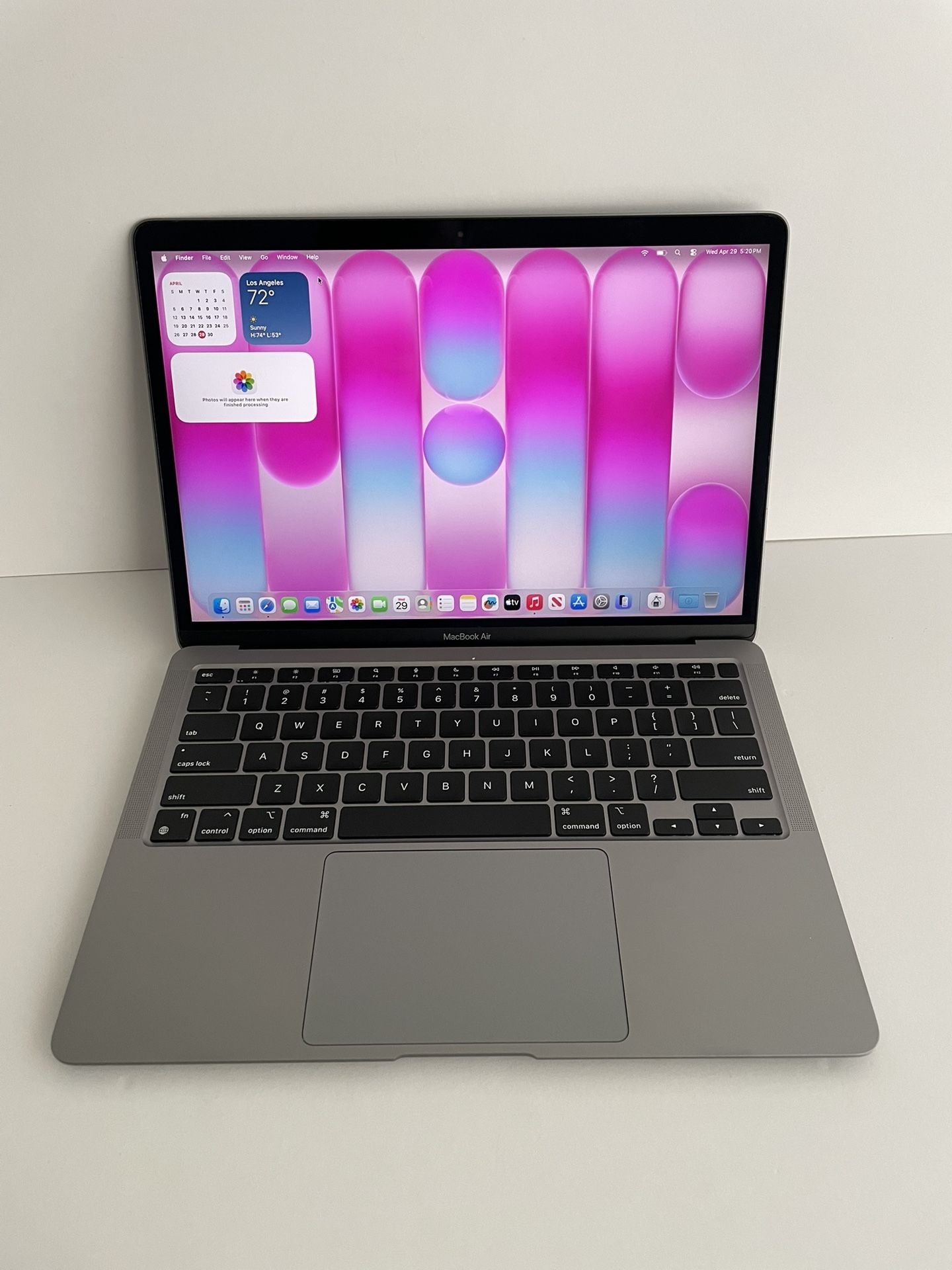 Apple MacBook Air 13 (2020 Model/ M1 chip) 8GB Memory 128GB storage great laptop