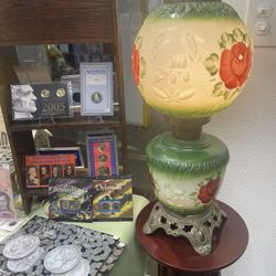 Antique Furniture/Lamp 