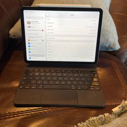 iPad Air 256GB With Magic Keyboard And Pen