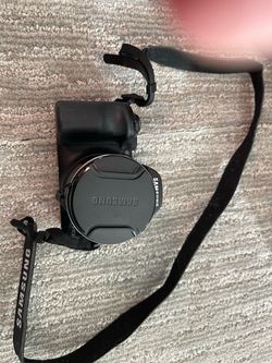 Samsung Mirrorless Camera with Lens Cap and Strap
