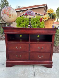 Modern Dresser Chest of Drawers Furniture Great Condition