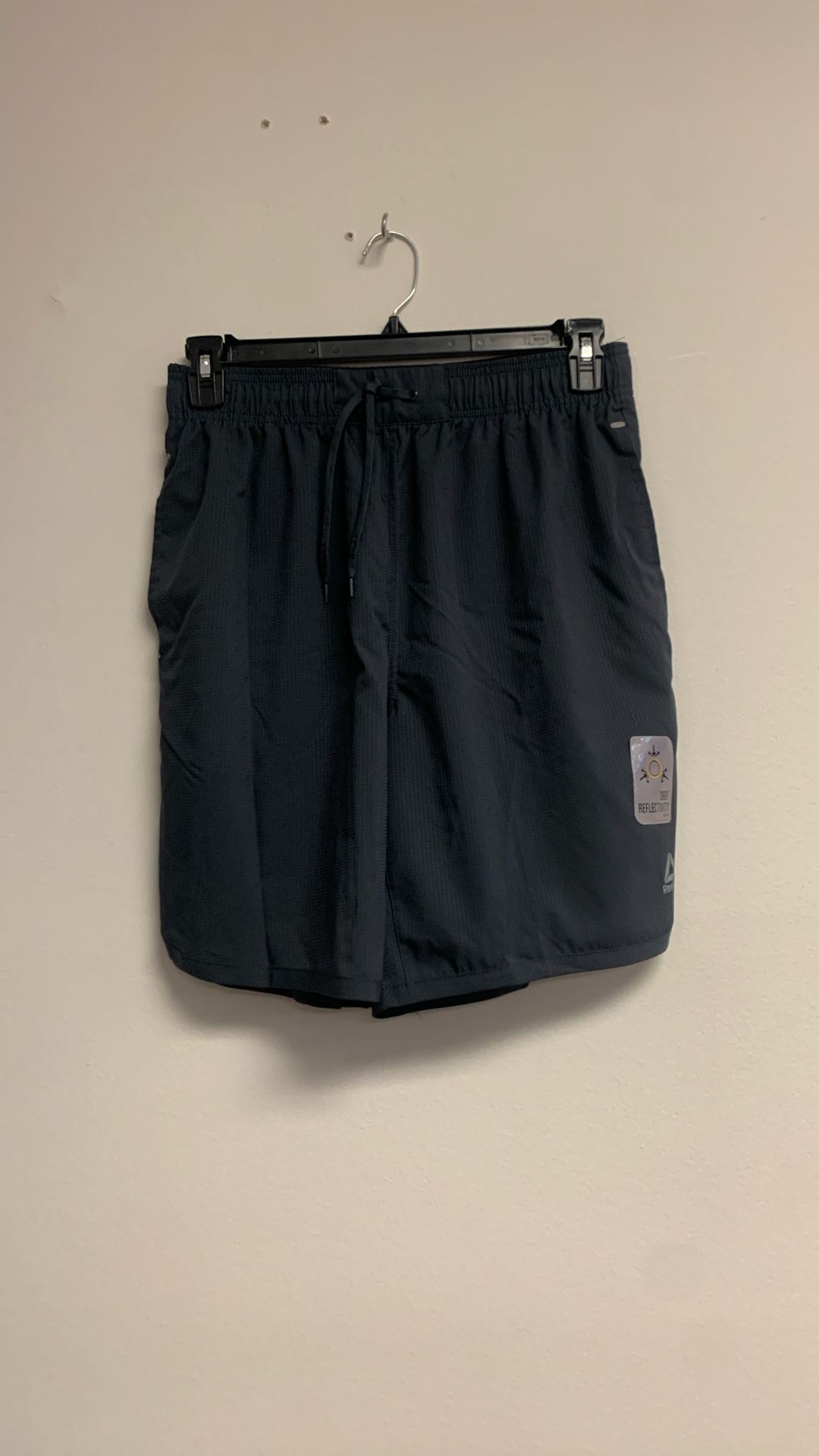 Reebok Men’s Woven Short. Sz M. Grey Black. Sh