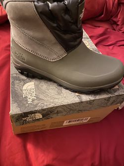 North face boots new in box 7.5