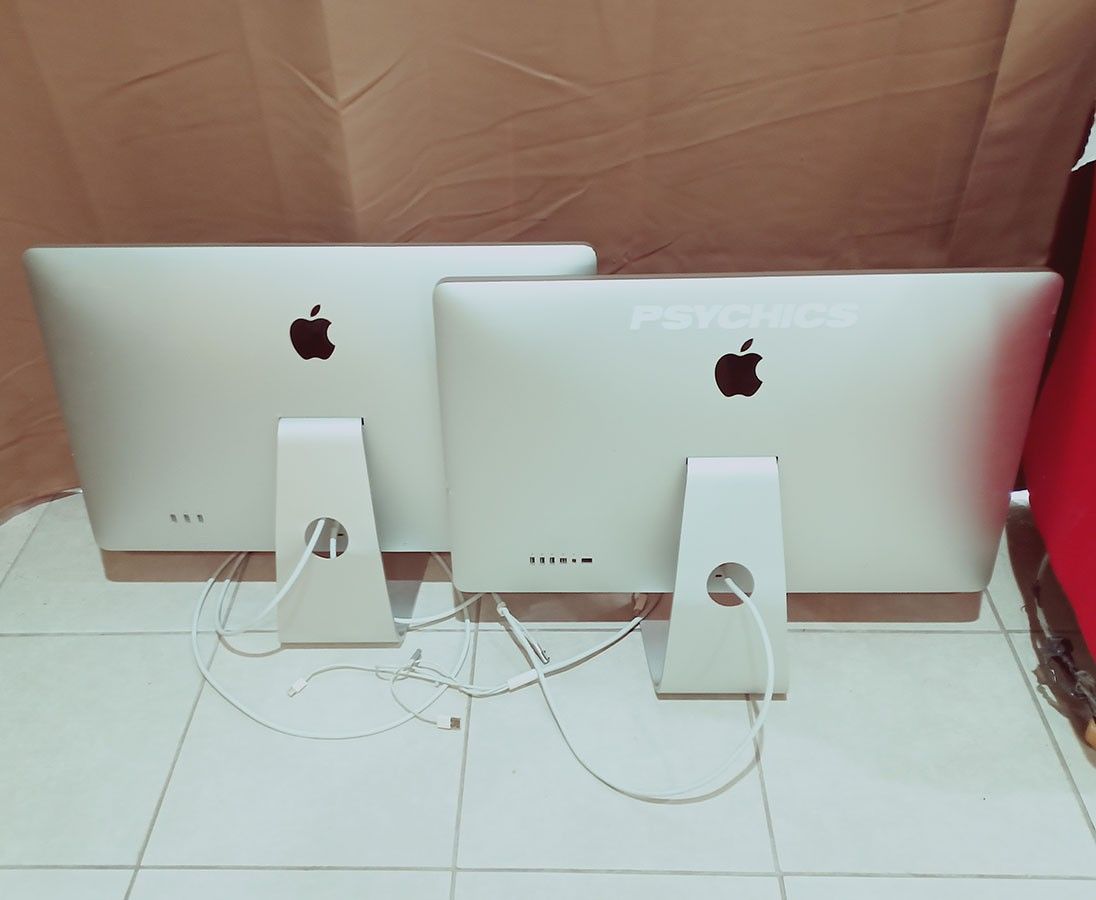 2 Apple Cinema Displays