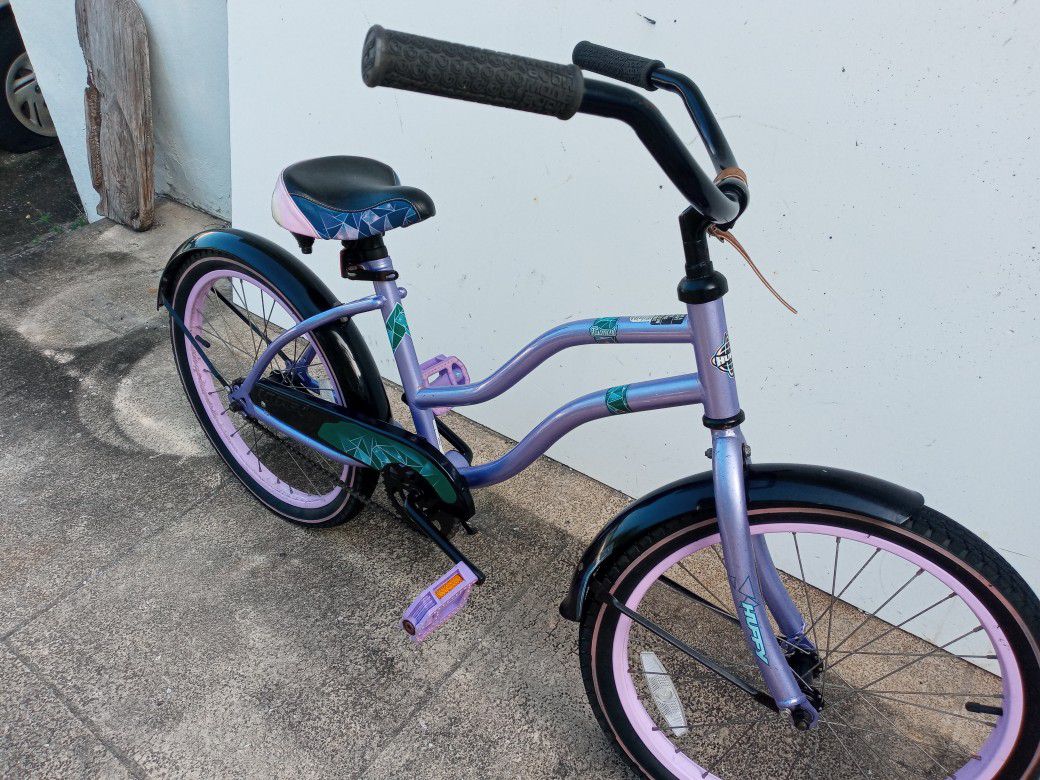 Huffy Fairmont Girls Cruiser.  Stored On Pallm Beach. Ridden Once Or Twice. Perfect Condition. Two Small Scratches.20inch