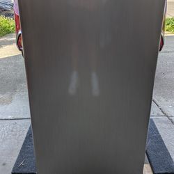 Magic Chef mini fridge 3.5 cubic ft