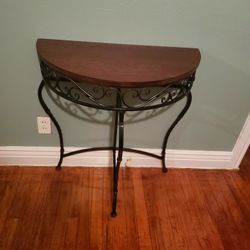 Entry Table...mesa De Entrada, Used Only 2months, Paid 110.00, Asking$75.00 Firm Price, Serious Inquires , Thank U