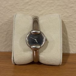 Women's SWISS Watch GUCCI 1400L