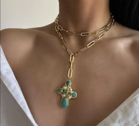BEAUTIFUL CROSS NECKLACE