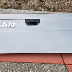 Nissan Hard Body Tailgate
