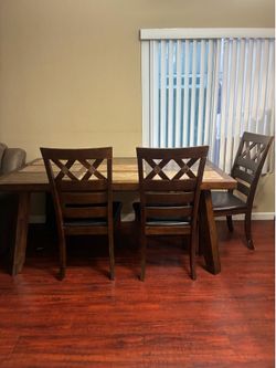 Table w chairs