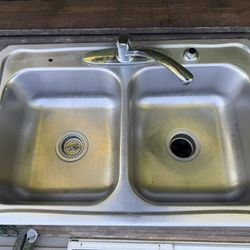 Double Sink With Insinkerator Disposal