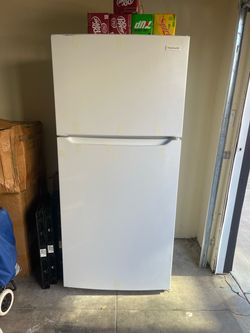 Frigidaire Top-Freezer Refrigerator White