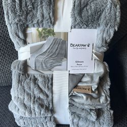 Bear paw Throw Blanket 