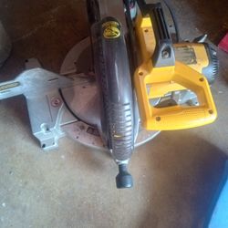 DeWalt Saw