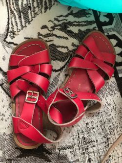 Salt waters little girls red