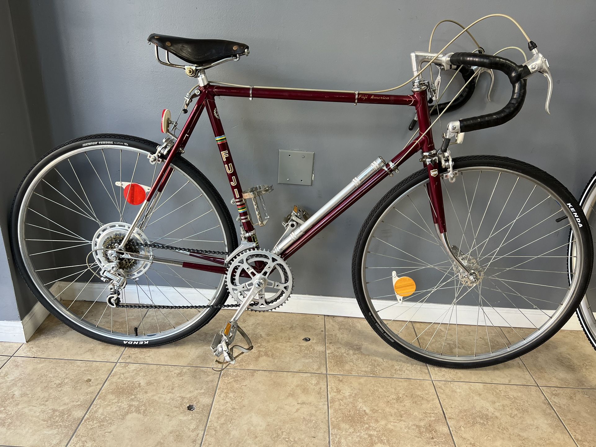 Fuji America Road Touring Bike with Bar End Shifters, Leather Fujita saddle, fully tuned up!!