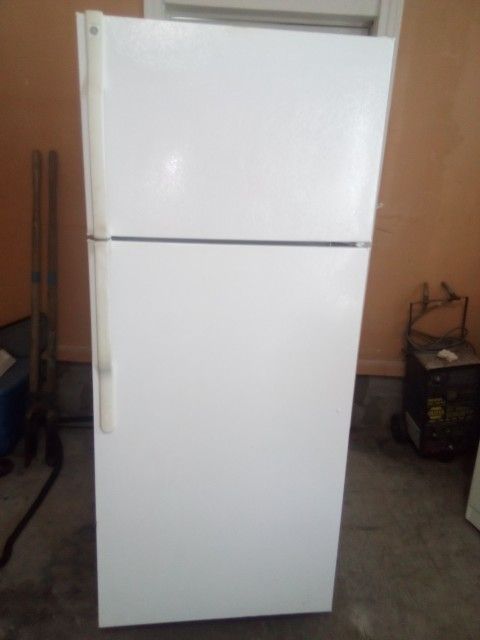Nice White Fridge 18cu Ft. Free Delivery