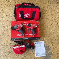 Milwaukee M12 FUEL 12-Volt Lithium-Ion Brushless Cordless Hammer Drill and Impact Driver Combo Kit w/2 Batteries and Bag (2-Tool)