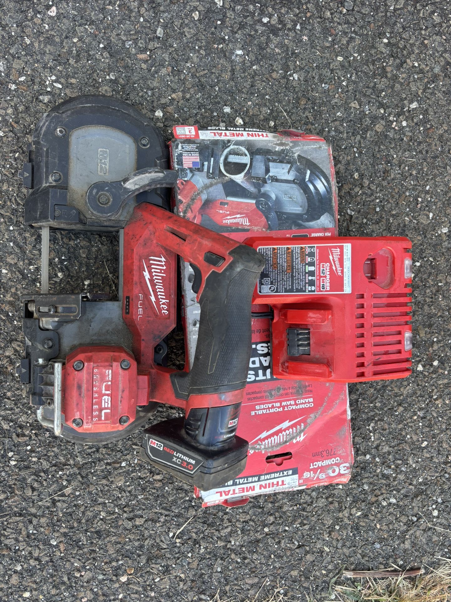 Milwaukee 12V Bandsaw w/Blades, Battery, Charger